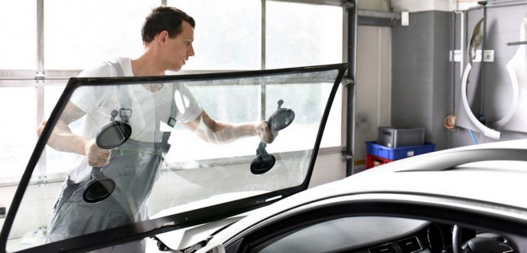 Professionnel pour le remplacement de pare-brise automobile, Chabeuil, DKBOSS26